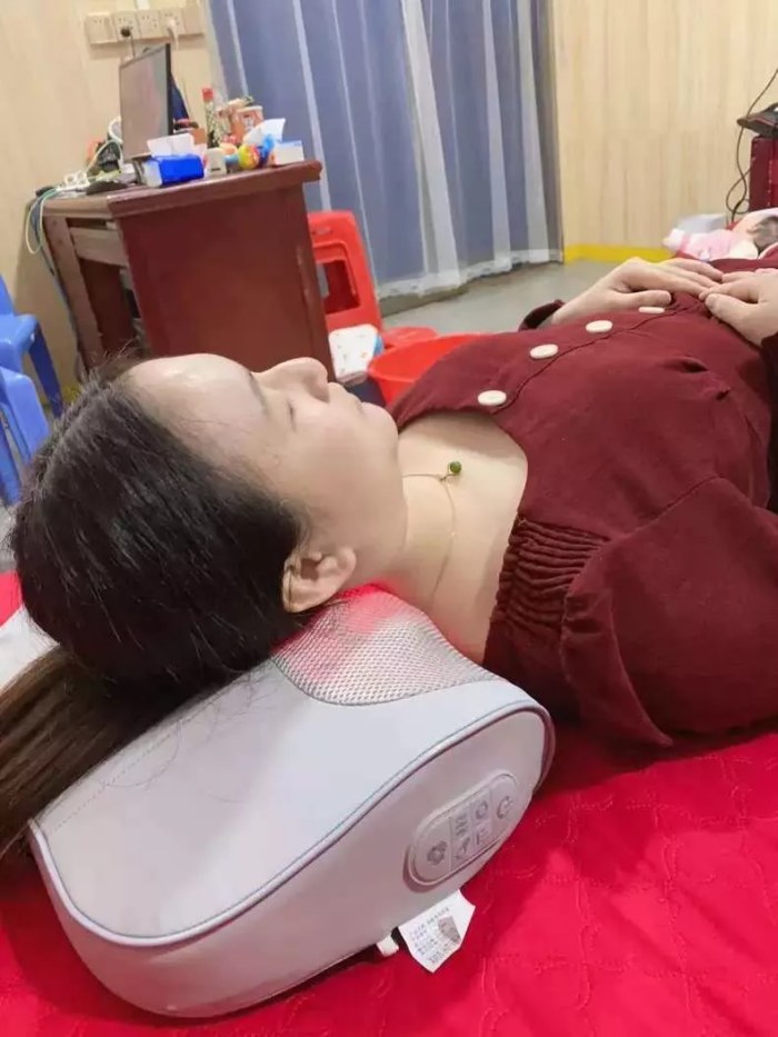 GỐI MASSAGE CỔ VAI GÁY DELAX TỐT NHẤT